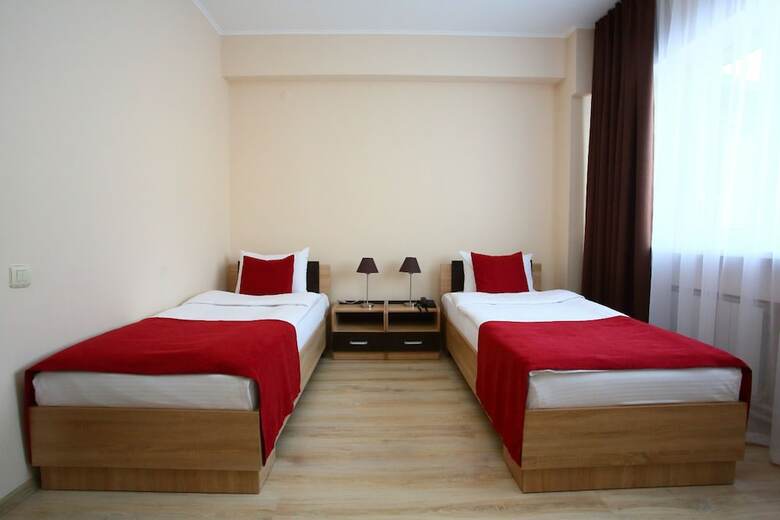 Maksim Hotel