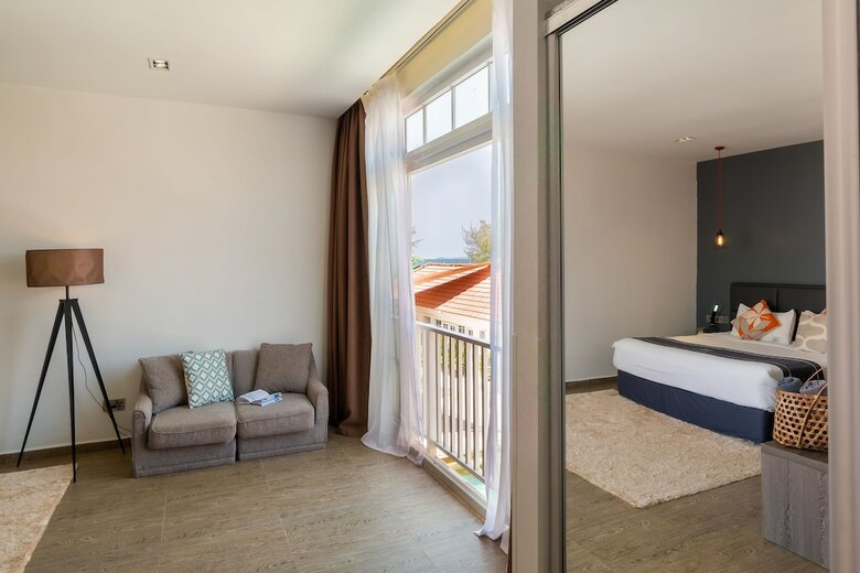 White Boutique Hotel & Residences