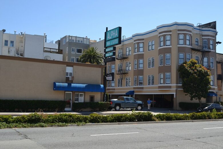 Hotel Alpha Inn & Suites