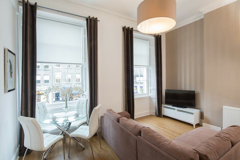 Aparthotel Edinburgh Castle Apartments And Suites