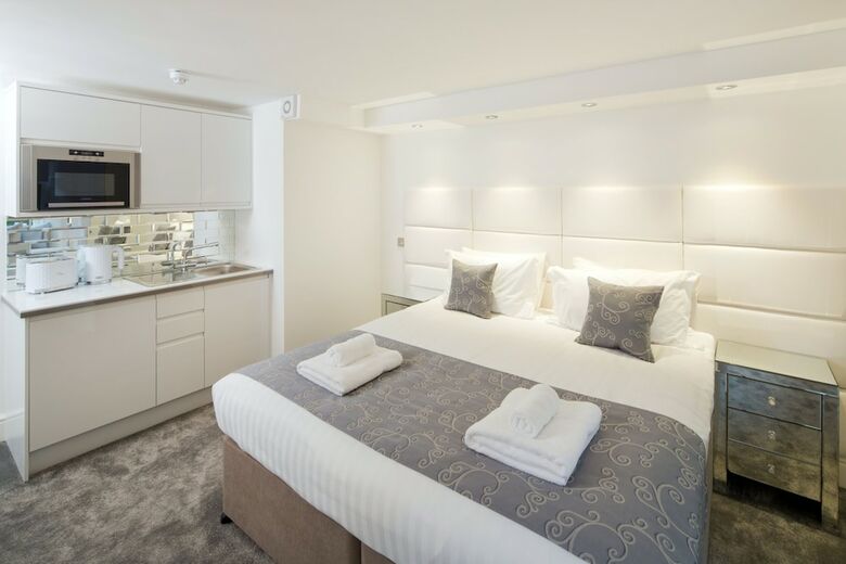 Aparthotel Edinburgh Castle Apartments And Suites