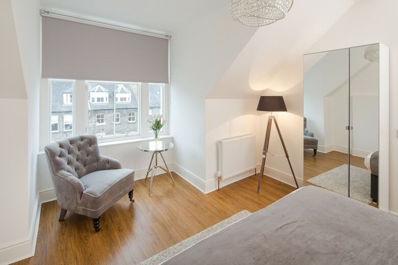 Aparthotel Edinburgh Castle Apartments And Suites