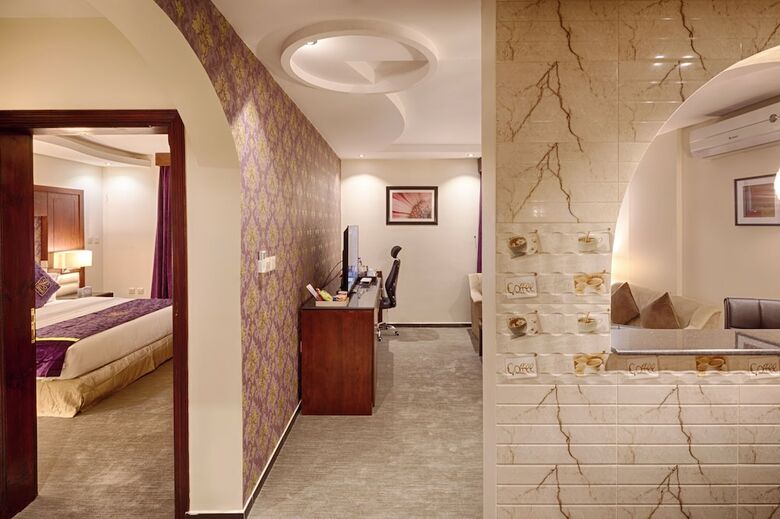 Lavona Hotel