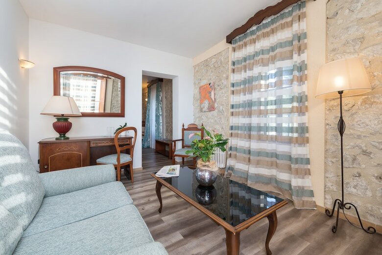 Hotel Rural Monnaber Nou & Spa