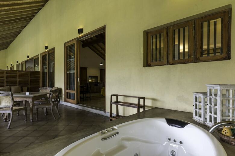 Hotel Villa Saffron Hikkaduwa