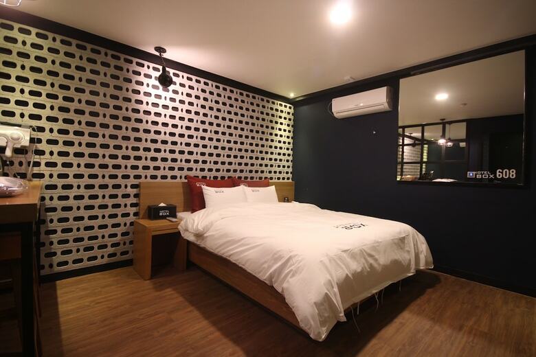 Box Hotel