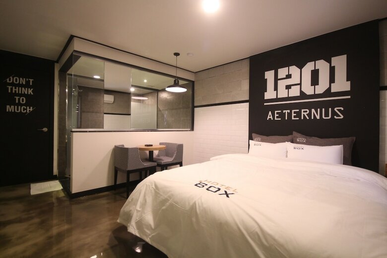 Box Hotel