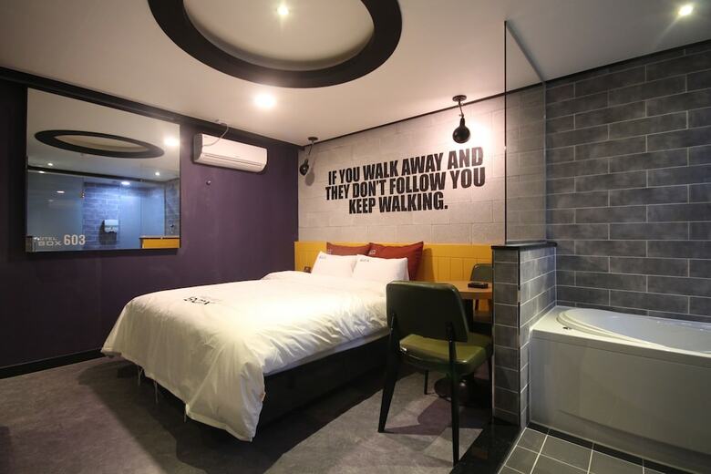 Box Hotel