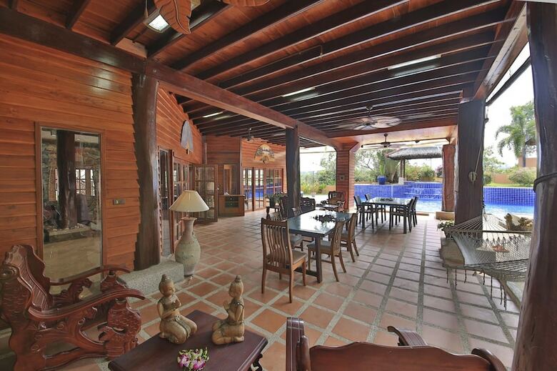 Presidential Thai Villa
