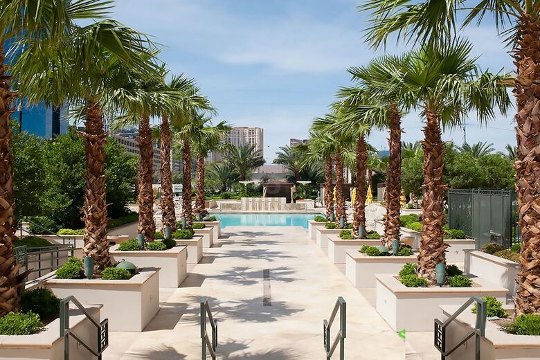 888 Two Bedroom Three Bath Suite At Signature Condo Hotel