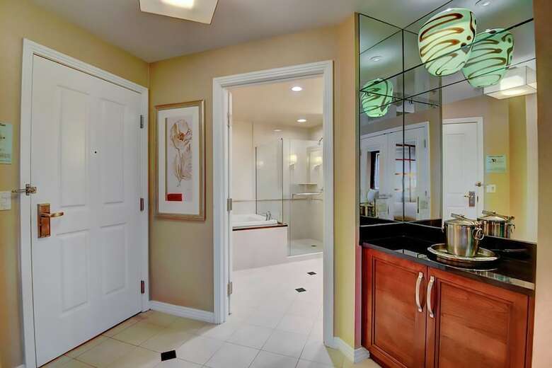 888 Two Bedroom Three Bath Suite At Signature Condo Hotel