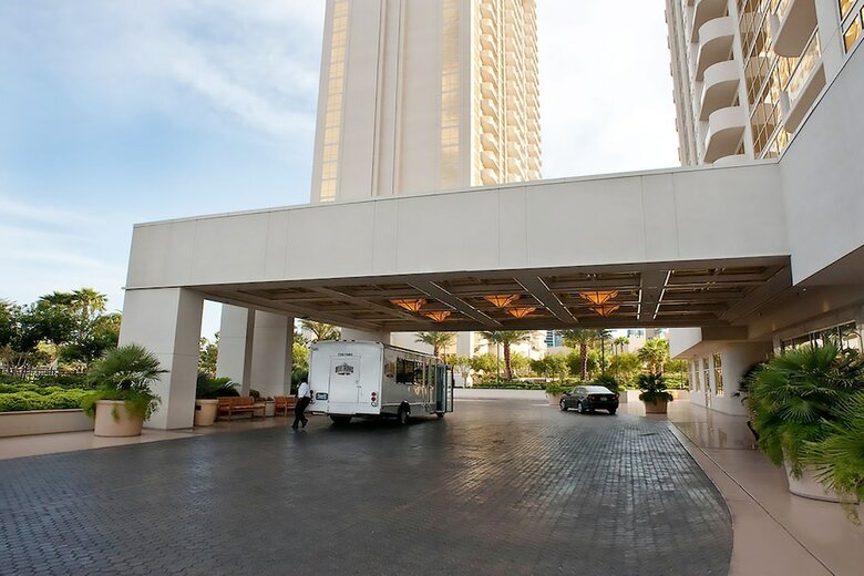 888 Two Bedroom Three Bath Suite At Signature Condo Hotel