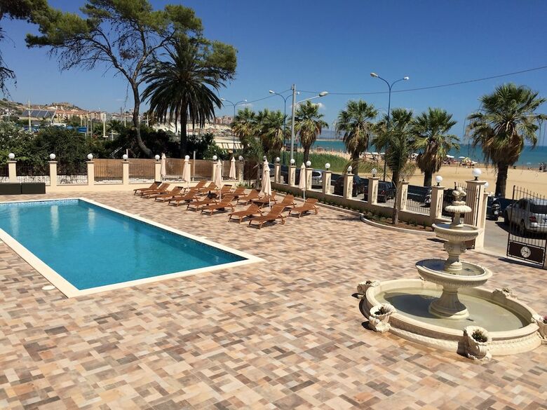 Posada Hotel Riviera Palace