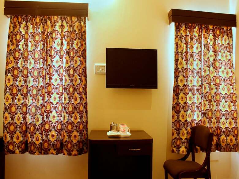 Oyo 2228 Hotel Royal Icon