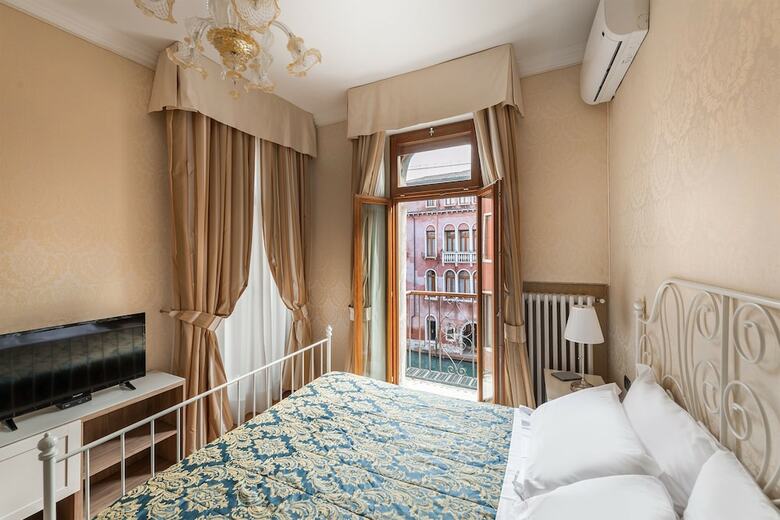 Hotel Montecarlo