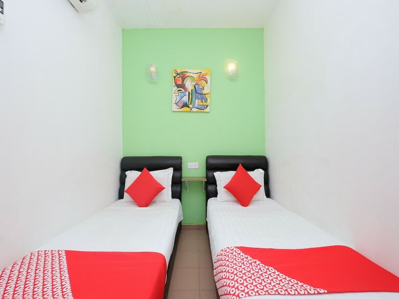 Oyo 850 Gold Star Hotel