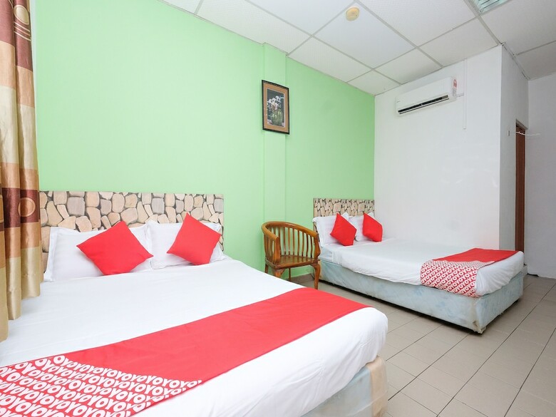 Oyo 850 Gold Star Hotel