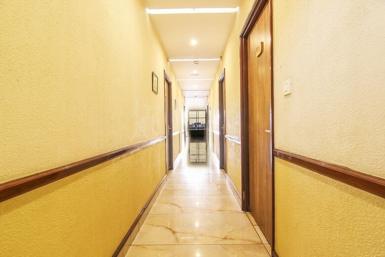 Oyo 2697 Hotel Edesia