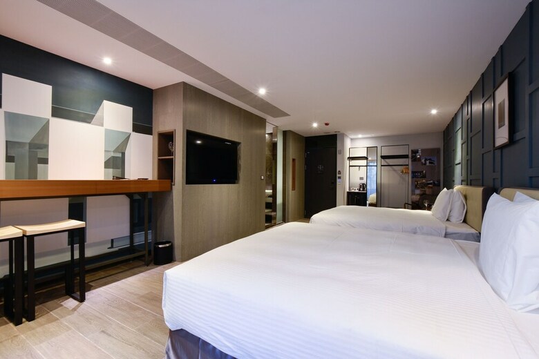 3 Door Hotel