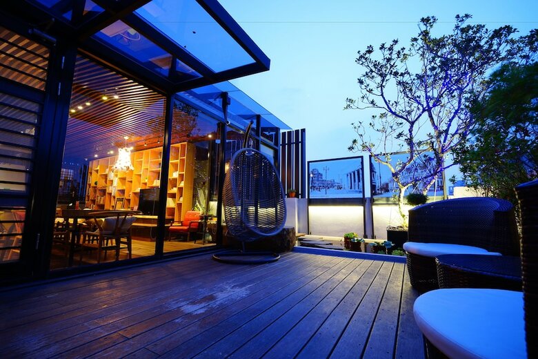 3 Door Hotel