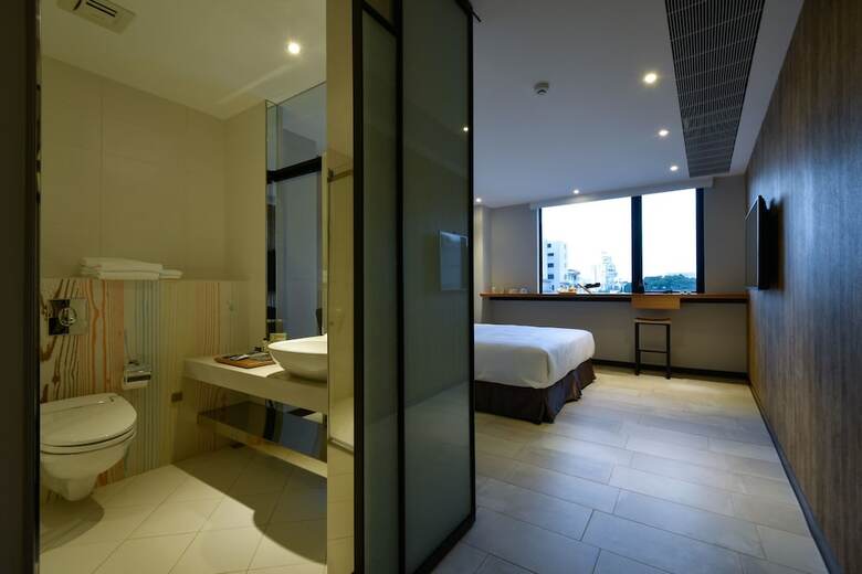 3 Door Hotel