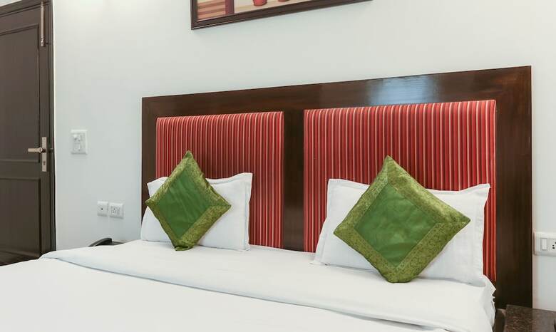 Hotel Treebo Connaught Mews