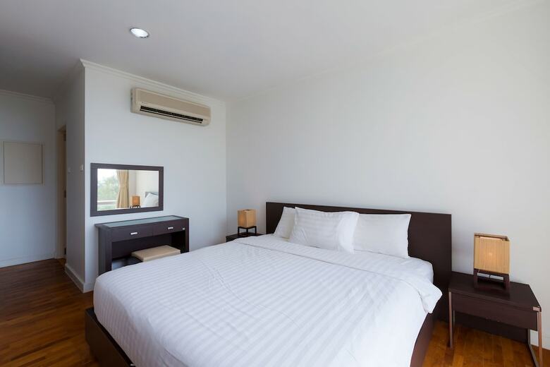 Baan Sanpleon Beachfront Condominium
