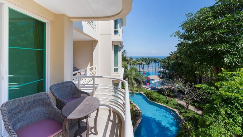 Baan Sanpleon Beachfront Condominium