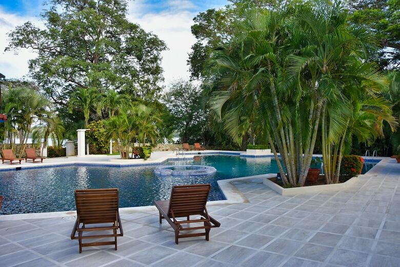 Papagayo Golden Palms Beachfront Hotel