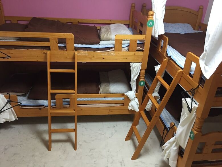 Hostal Guest House Naraya - Hostel