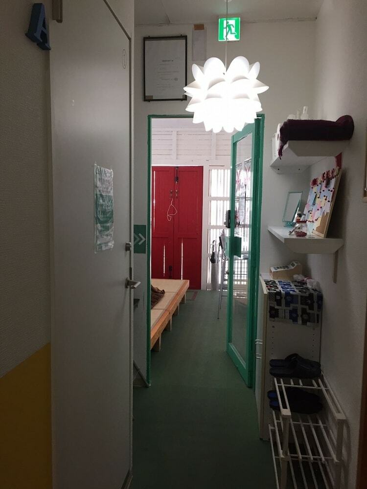 Hostal Guest House Naraya - Hostel
