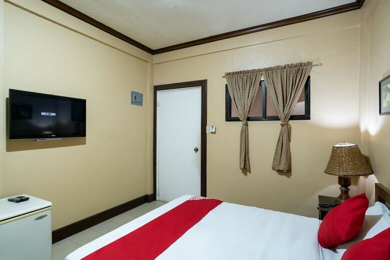 Oyo 223 Marquis Hotel & Restaurant