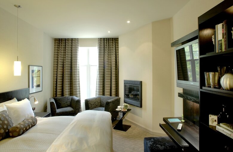 The Shaw Club Hotel