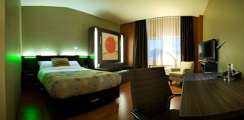 Hotel H�tel Must - Airport Road Jean Lesage