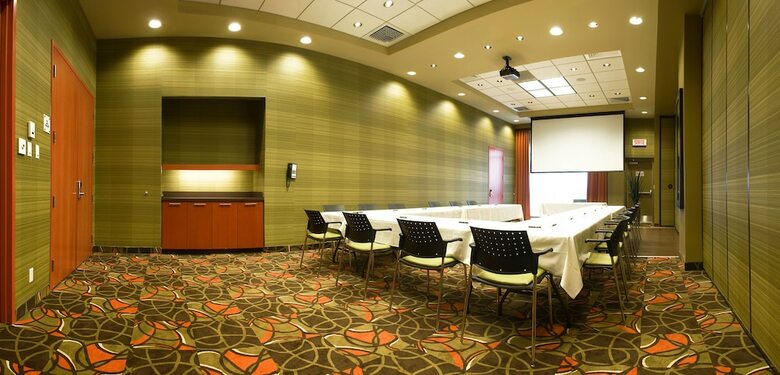 Hotel H�tel Must - Airport Road Jean Lesage