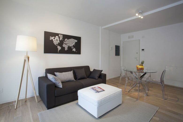 Apartamento Er�k Langer S. Sofia C. Battisti Suites