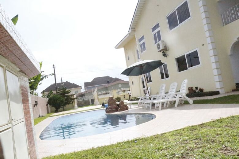 Kingsbridge Royale Hotel
