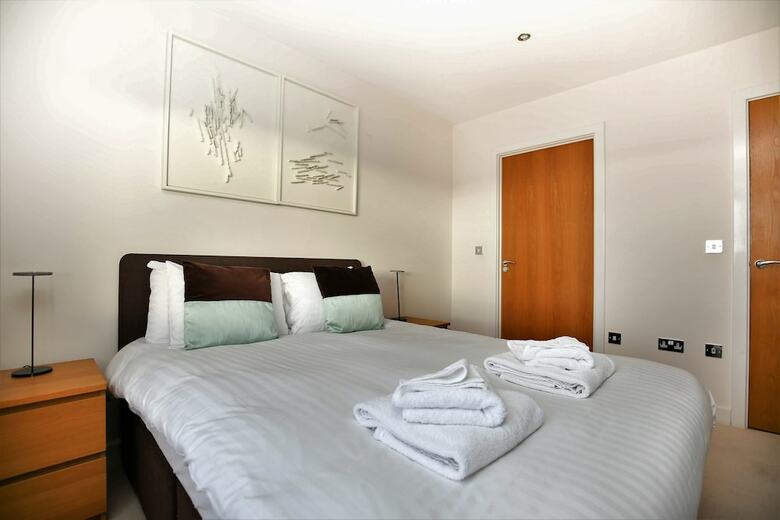 Week2week Modern 3rd Floor Gosforth Apartment With Balcony