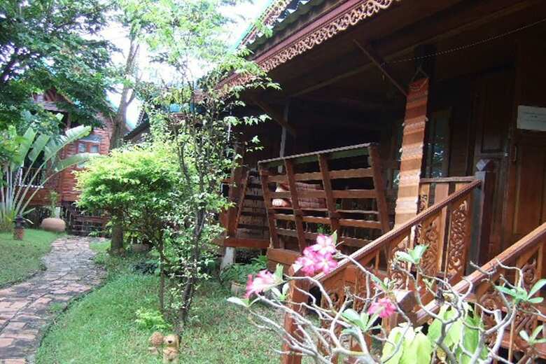 Hotel T.r. Guesthouse