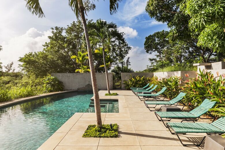 Hotel Hix Island House