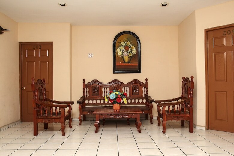 Hostal Blue Pacific Suites