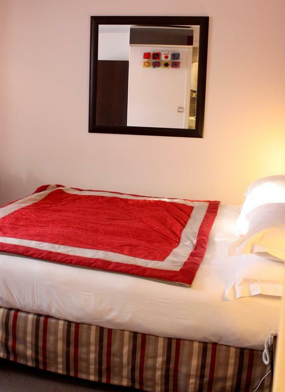 Hotel Arc De Triomphe