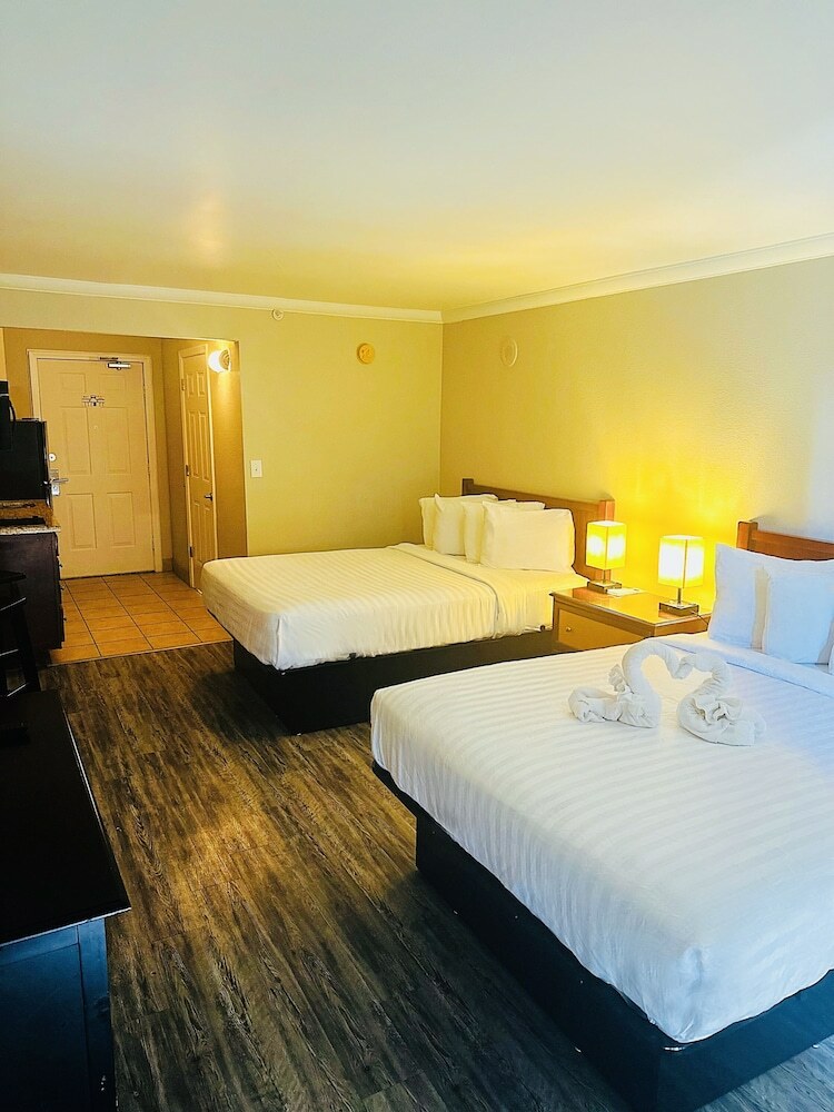 Hotel Aqua Beach Inn