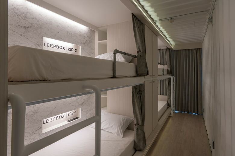 Hostal Reddoorz Plus @ Sleep Box Sukhumvit 22