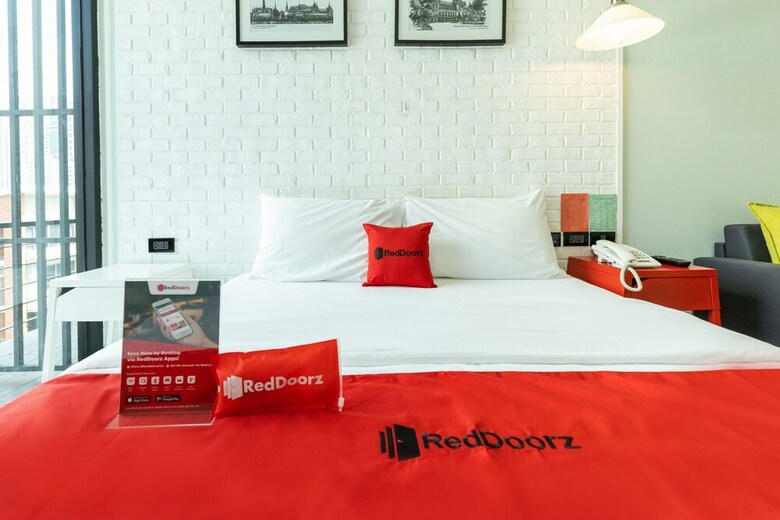 Hostal Reddoorz Plus @ Sleep Box Sukhumvit 22