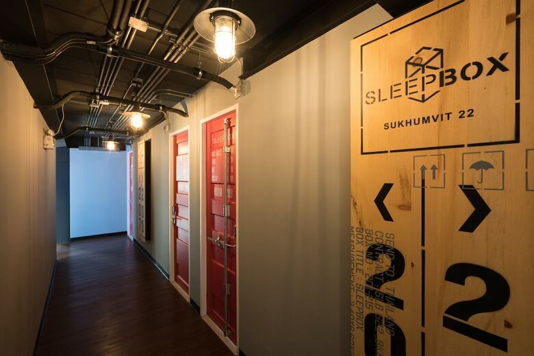 Hostal Reddoorz Plus @ Sleep Box Sukhumvit 22