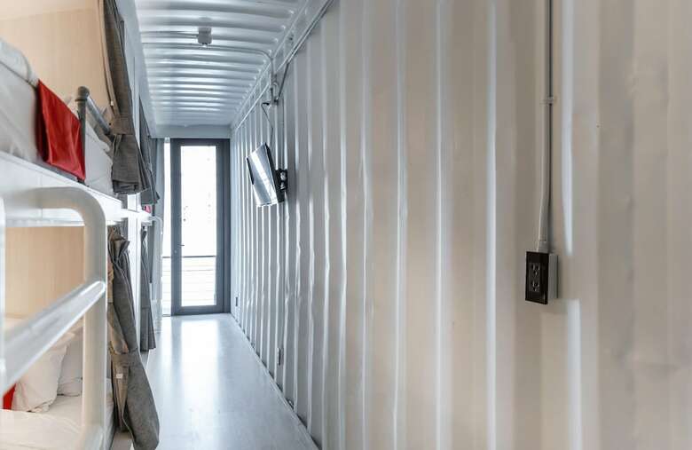 Hostal Reddoorz Plus @ Sleep Box Sukhumvit 22