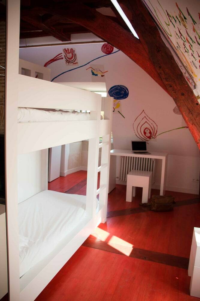 Hotel Surprenantes - Ch�teau Du P�
