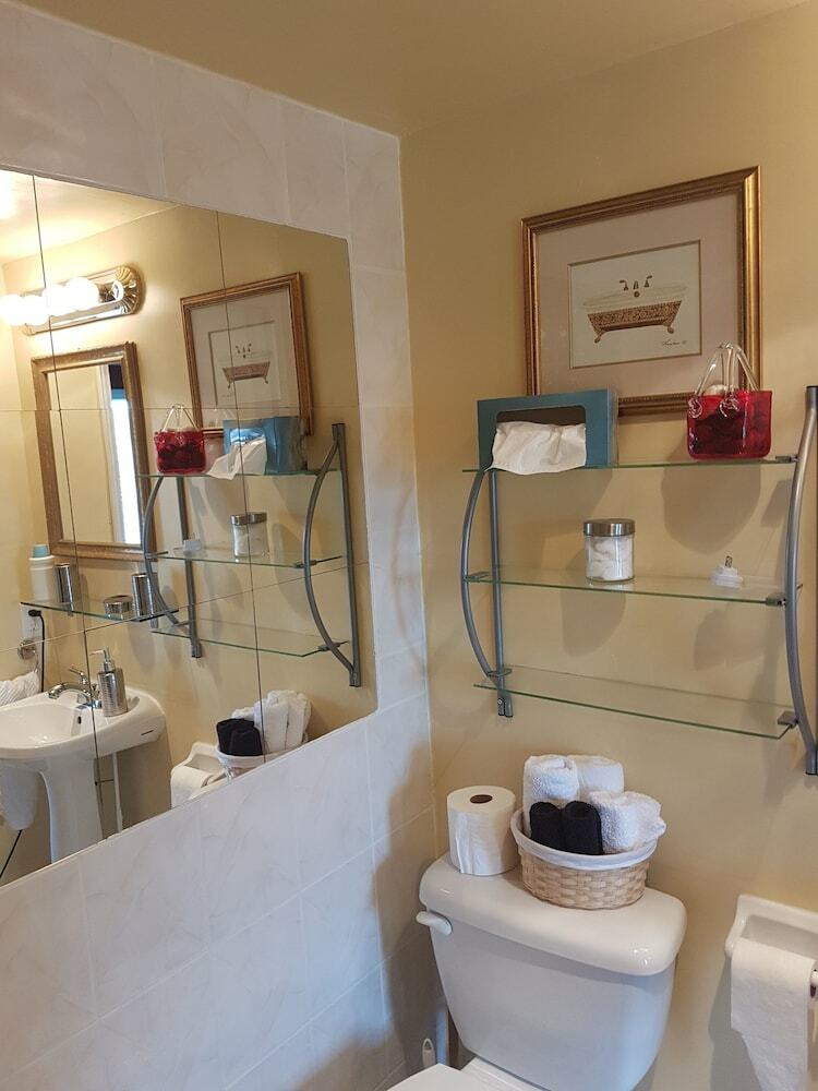 Homestead House Bed & Breakfast