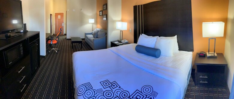 Best Western Plus Bass Hotel & Suites